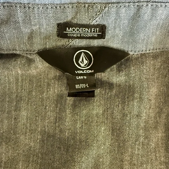 Volcom Men's Blue Button-Down Short Sleeve Modern Fit Shirt Size L - Picture 8 of 9
